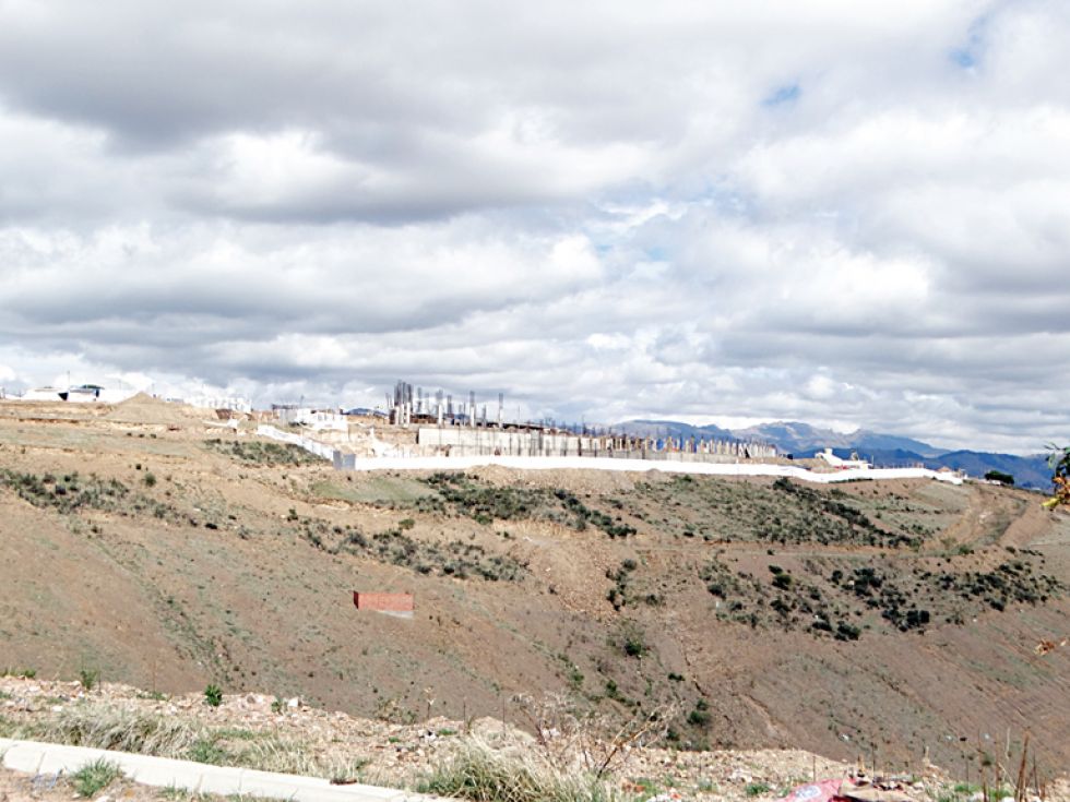 OBRA. La nueva Terminal de Buses de Sucre se construye en la zona de Caza y Pesca.