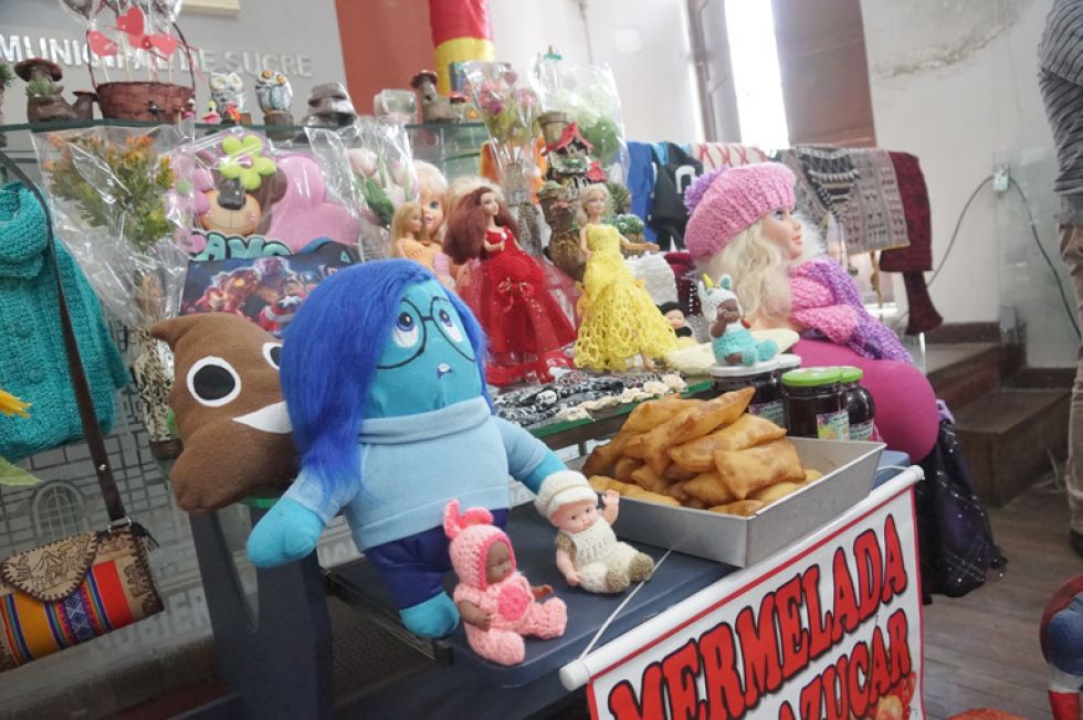 ARTESANIAS. La feria se realiza desde hoy hasta el domingo en el Parque Bolívar.
