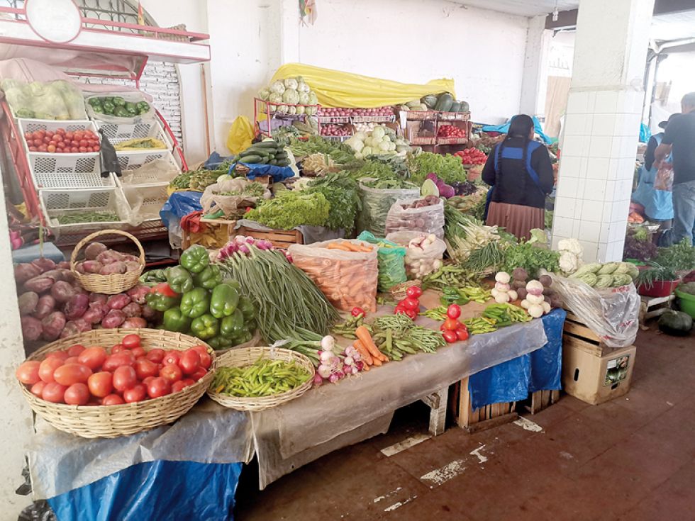 MERCADOS. Los productos locales se venden en los centros de abasto de la capital.