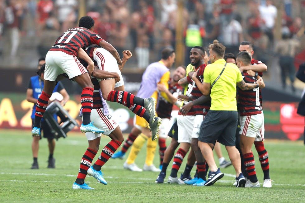Jugadores de Flamengo celebran tras vencer a River Plate este sábado en la final de la Copa Libertadores 2019 .