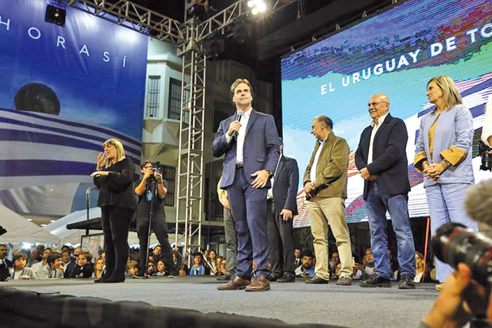 GANADOR. El candidato opositor Luis Lacalle Pou, quien ganó la elección por un margen mínimo.