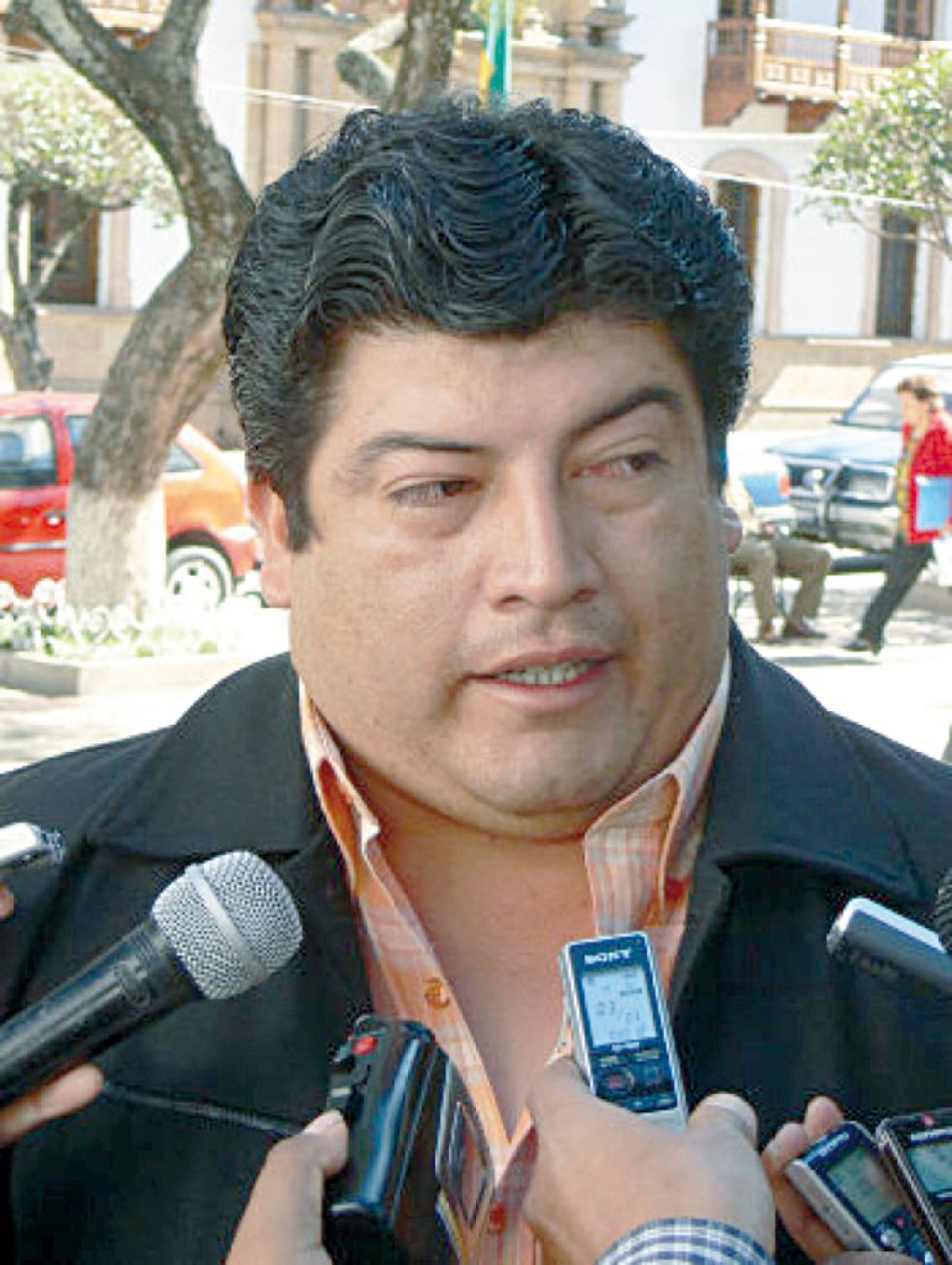 RECHAZO. El alcalde de Huacareta Daniel López, denunció allanamientos en sus propiedades.