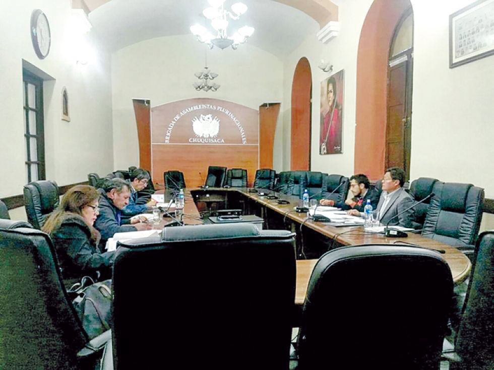 INVESTIGADOS. Los litigantes y parlamentarios denunciaron a los magistrados y consejeros ante la Asamblea Legislativa Plurinacional.