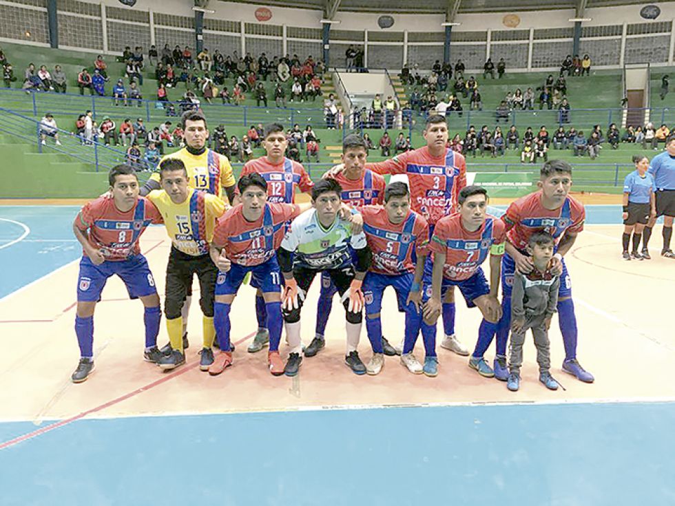 El equipo estudiantil fue goleado en Cochabamba y quedó eliminado de la Liga de Futsal.