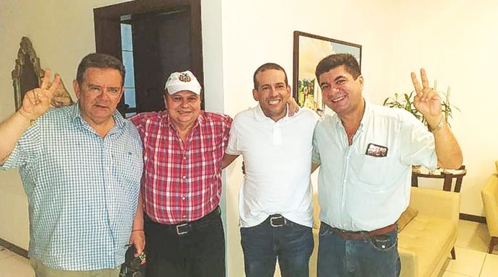 PACTO. Luis Fernando Camacho y la dirigencia del MNR anuncian su acuerdo preliminar.