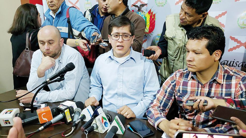 PRONUNCIAMIENTO. El viceministro de Industrialización, Comercialización,Transporte y Almacenaje de Hidrocarburos, Antonio Pino (c).
