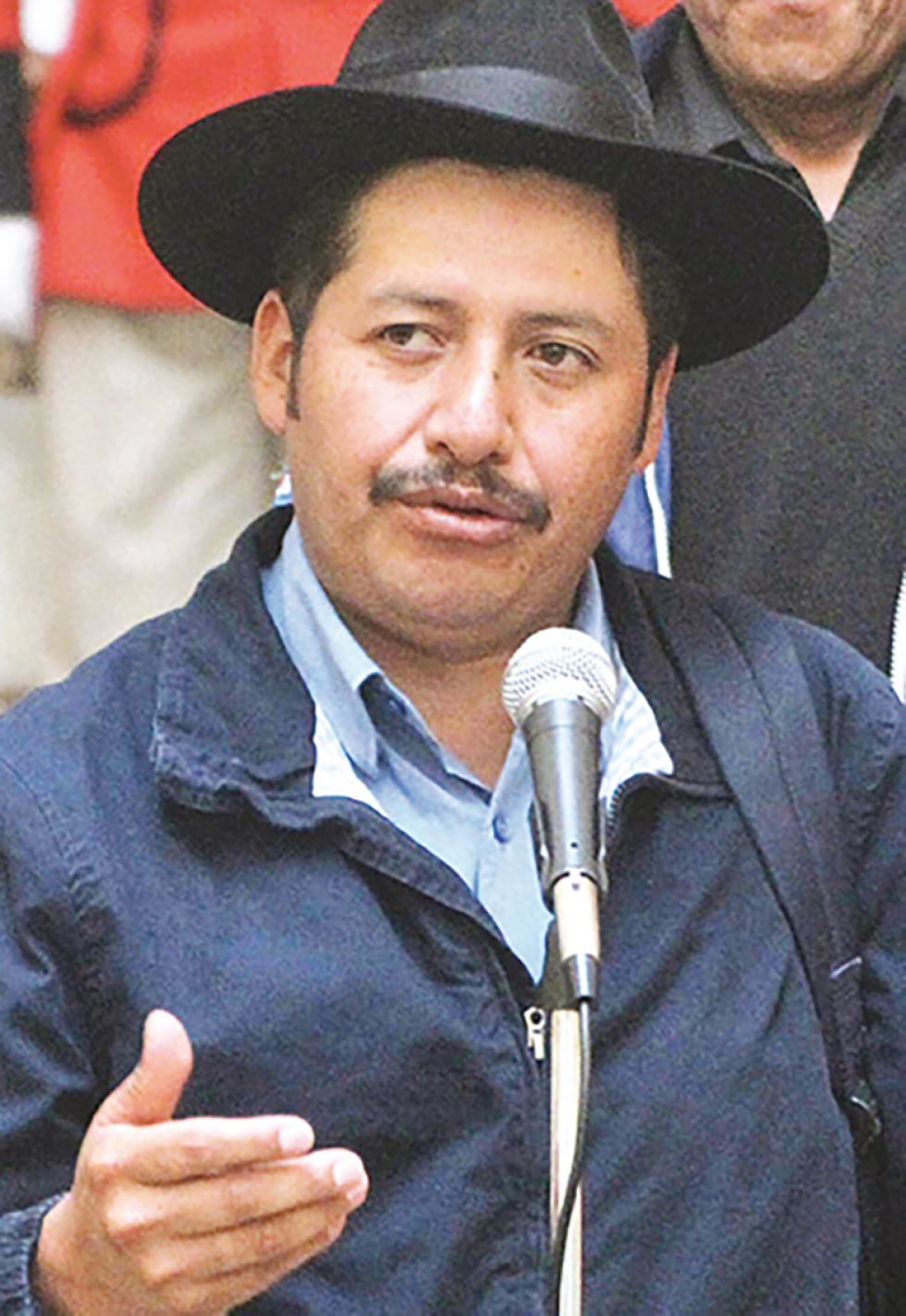 SALUDABLE. El presidente venezolano es recibido en el aeropuerto por sus ministros y familiares.