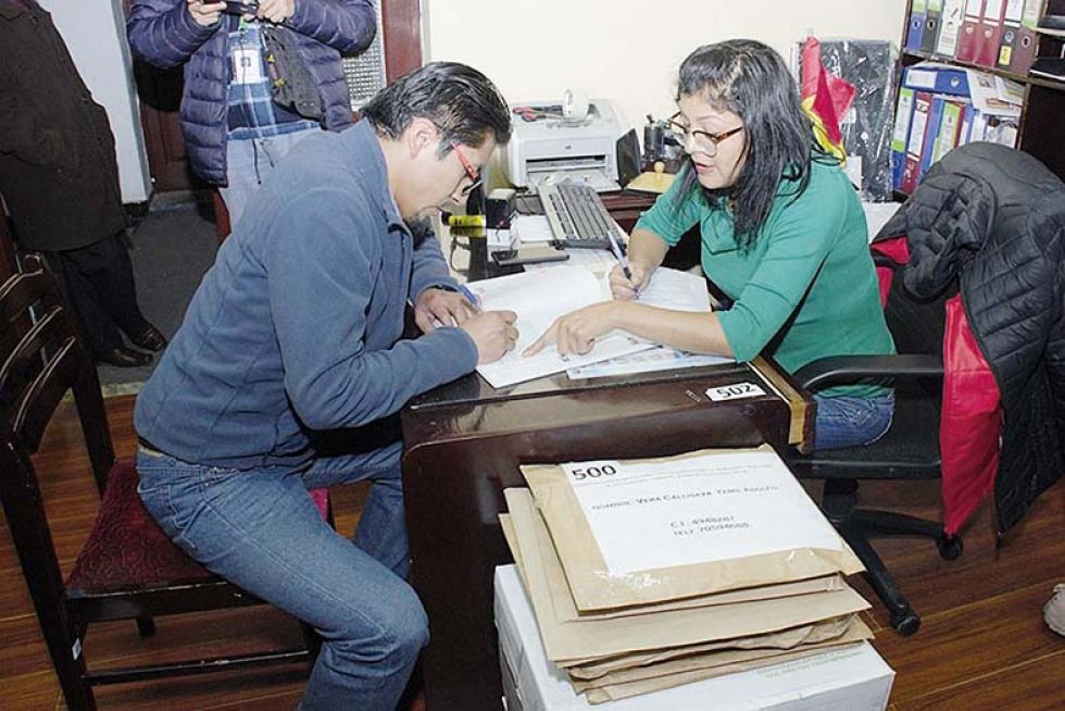 CONVOCATORIA. La recepción de documentos de postulantes se realizó hasta las 19:00 de ayer.