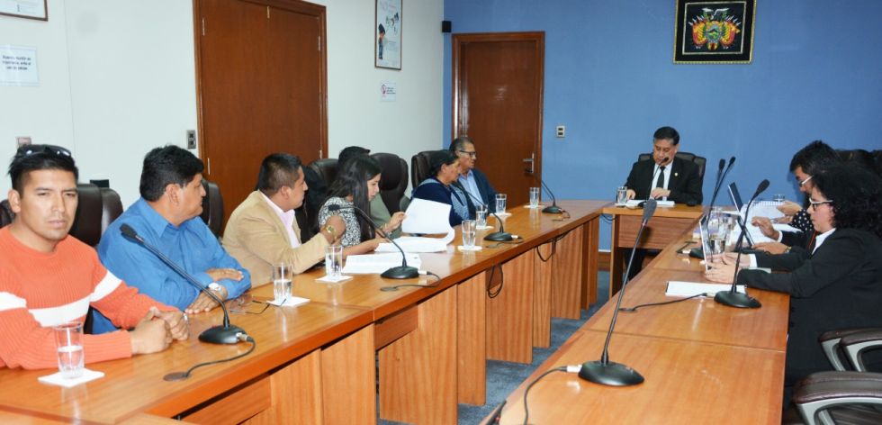La reunión sostenida ayer entre familiares de las víctimas, heridos y el Fiscal General.