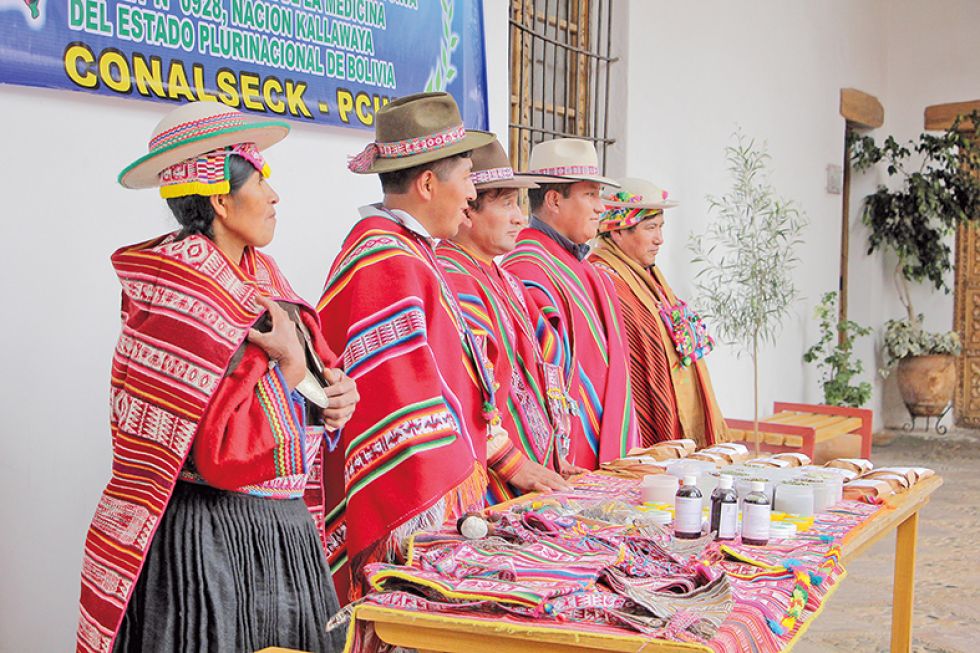 CULTURA. La delegación de los Kallawayas ofreció su medicina ancestral en la Casa de la Libertad.