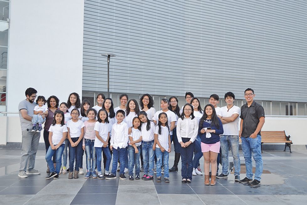 Integrantes de la Academia Coral Dolce Canto.