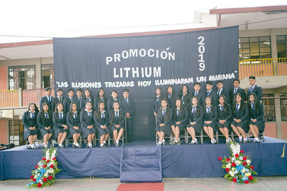 El Colegio Jorge Revilla celebra graduación 
