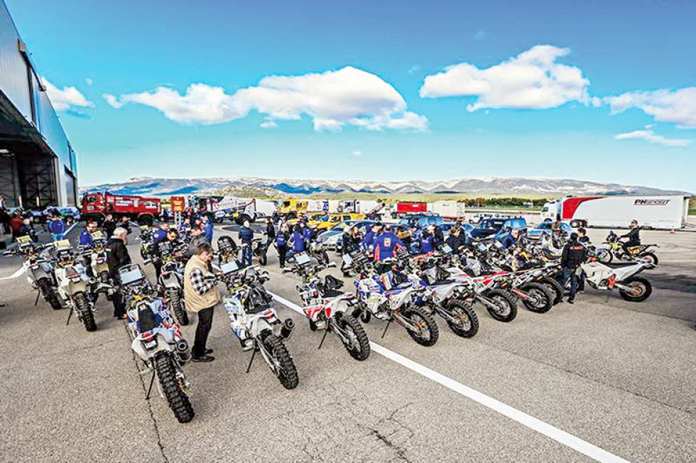 Una imagen de las motocicletas en Francia antes de ser embarcadas para ser trasladadas a Arabia Saudí.