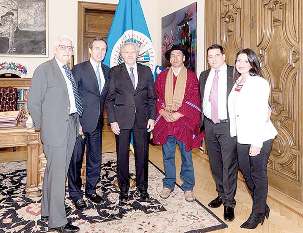 OEA. La delegación boliviana que ayer intervino en la Comisión Permanente, junto con Luis Almagro.