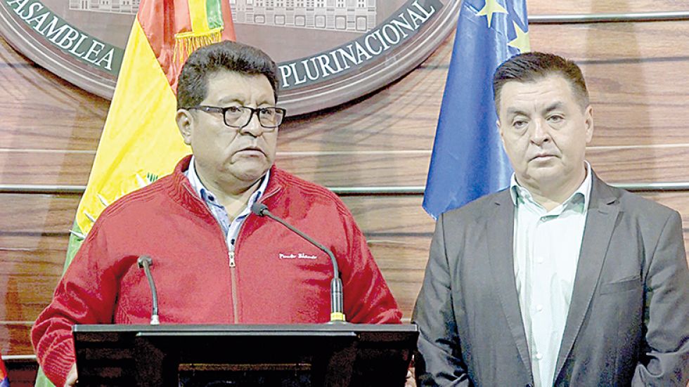 LEGISLATIVO. La conferencia de prensa de Efraín Chambi (MAS) y Homer Menacho (UD), quienes explicaron sobre el acuerdo interbancadas.