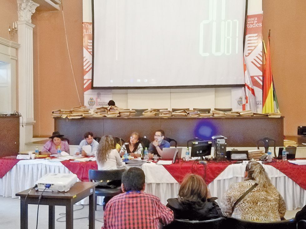 proceso: Las entrevistas de los postulantes se desarrollan en el salón de convenciones.