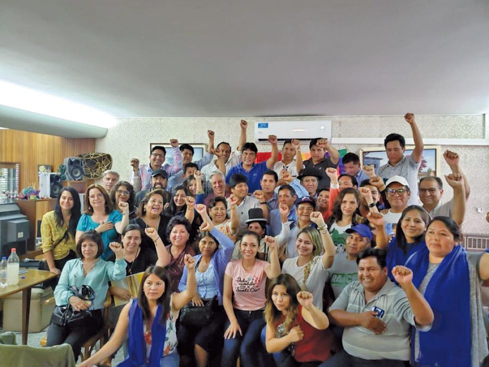 REUNIÓN. Foto que se tomaron ayer todos los dirigentes que viajaron a encontrarse con Evo.