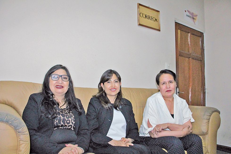 VISITA. María Teresa Dalenz, Roxana Acosta y María Teresa Molina, durante la entrevista de ayer en CORREO DEL SUR.