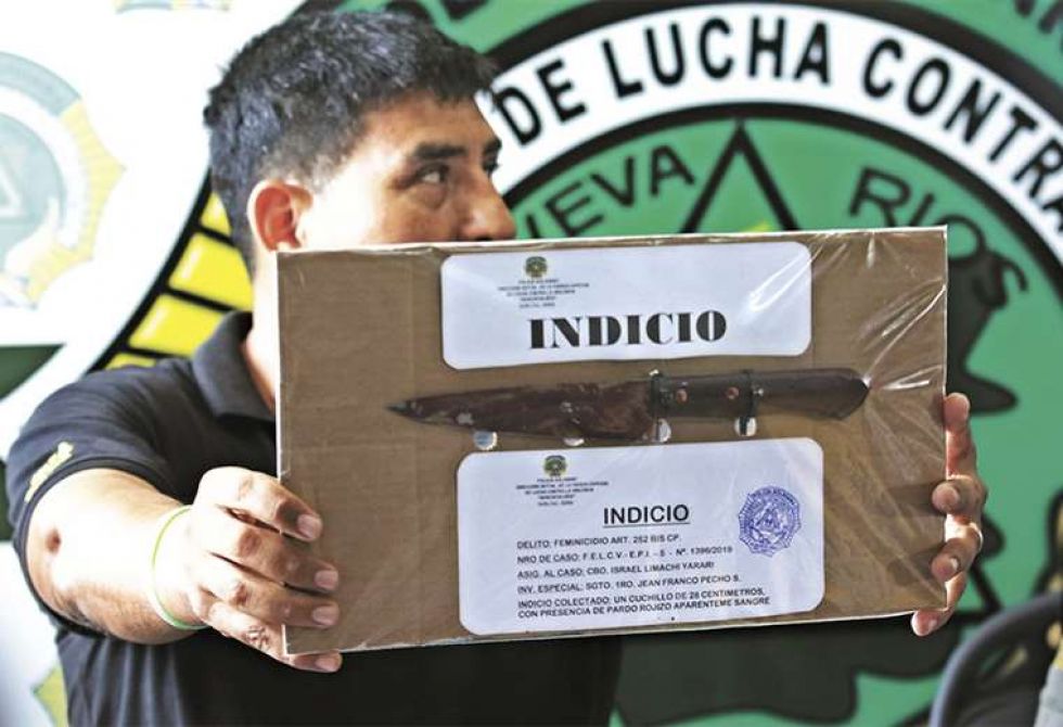 Este es el cuchillo que se utilizó para asesinar a la mujer y se presume que una tercera persona mató también al joven.