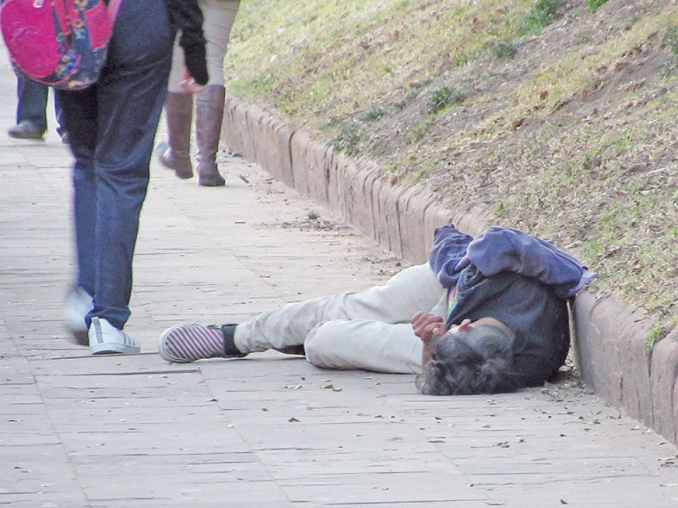 ALCOHOLISMO. Los problemas de conducta de adolescentes son frecuentes y se relacionan con ingesta de sustancias controladas.