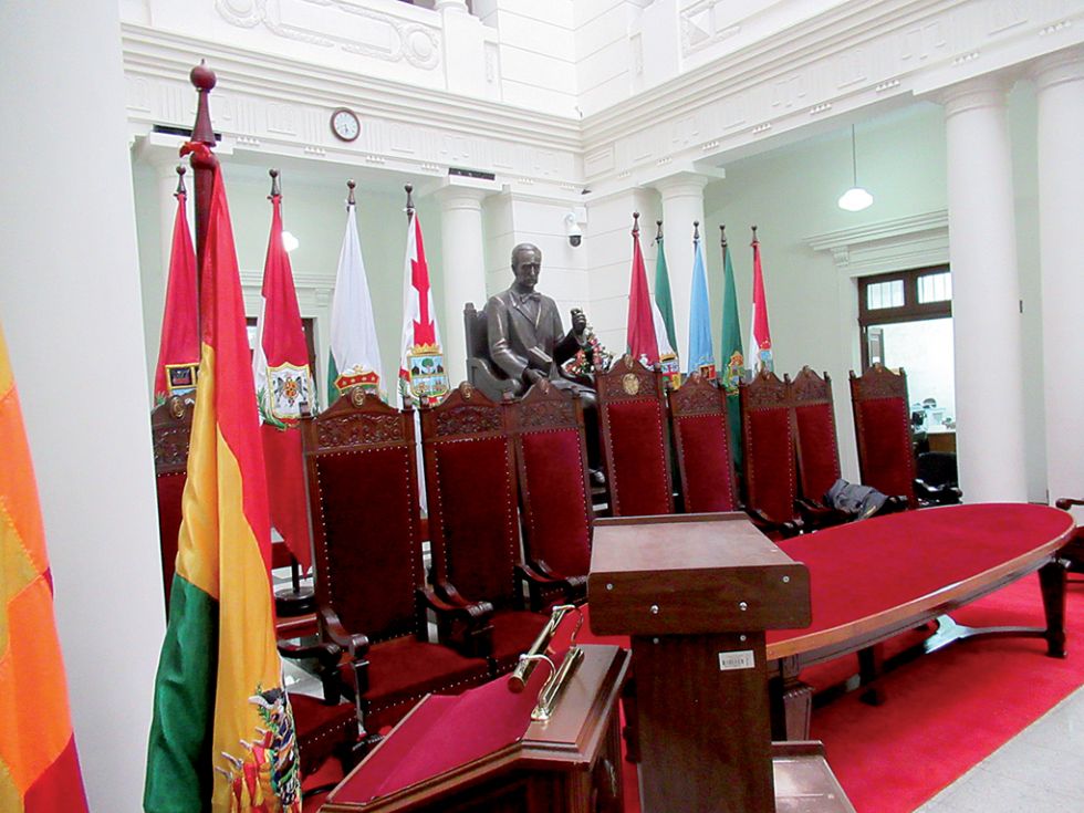 ACTO. El hall del TSJ está listo para recibir a los invitados que asistirán al acto central del inicio del Año Judicial 2020, este viernes.