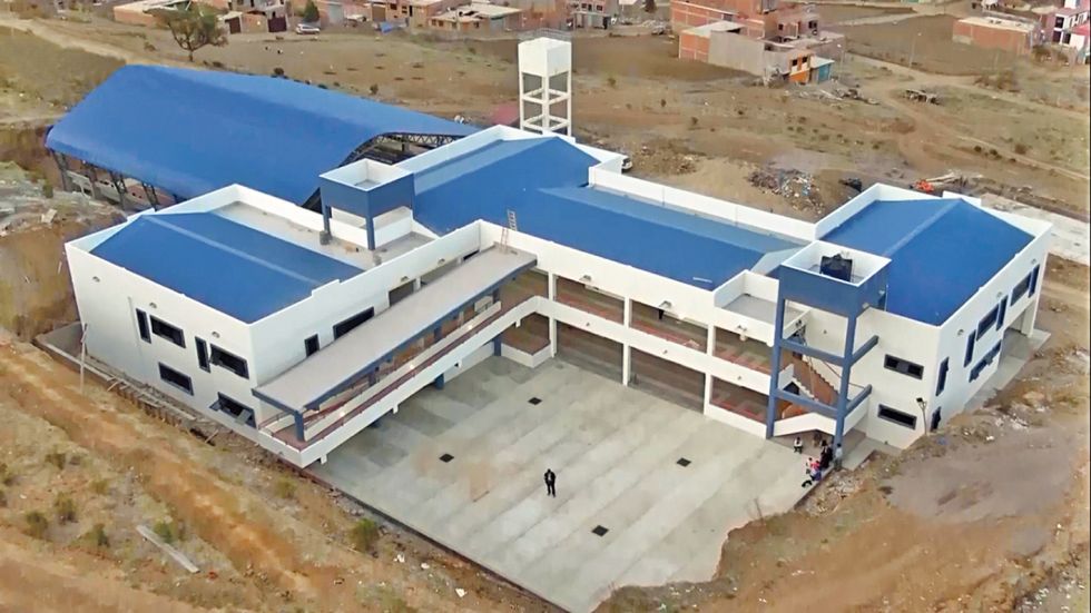 EDUCACIÓN. Una vista de la unidad educativa Genoveva Ríos, en la zona Azari.