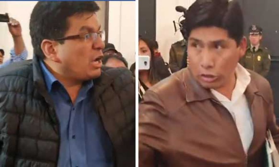 El senador Omar Aguilar y el diputado Franklin Flores pelearon al terminar la sesión de la Asamblea Legislativa Plurinacional.