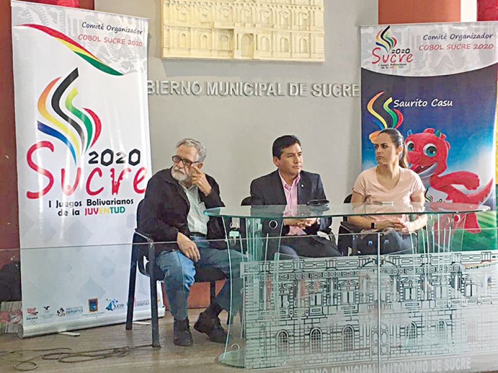 El director técnico de Odebo, Giorgio Alberti (i), participó ayer de una conferencia de prensa junto al director general de Cobol, Mario Quinteros (c).
