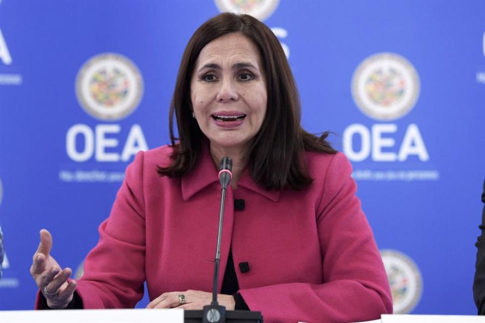 La canciller de Bolivia, Karen Longaric, habla durante una intervención ante periodistas este jueves en la sede de la Comisión Interamericana de Derechos Humanos (CIDH).