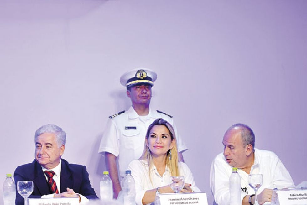 ACTO. La presidenta Áñez anuncia que el decreto que libera las exportaciones está vigente.