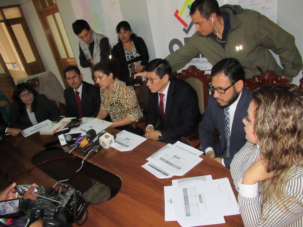 Los vocales del Tribunal Electoral Departamental informan sobre los resultados del empadronamiento.