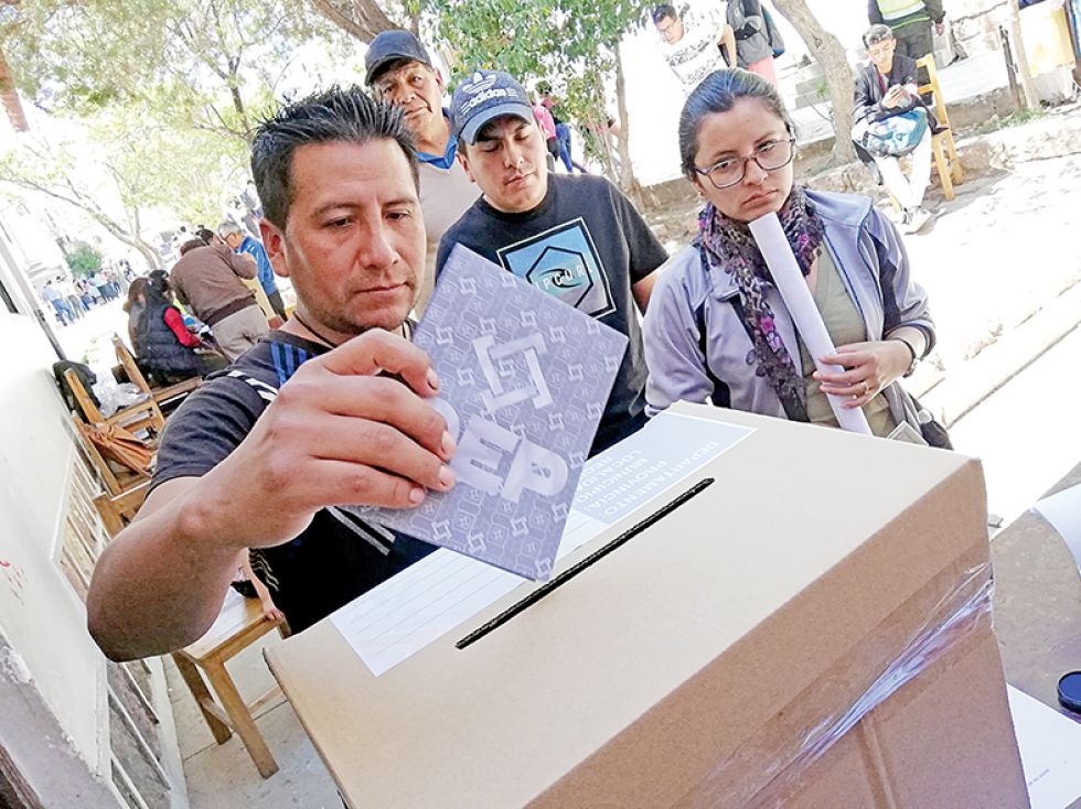 CAUSA. Los vocales del TED fueron denunciados por fraude electoral en las pasadas elecciones.