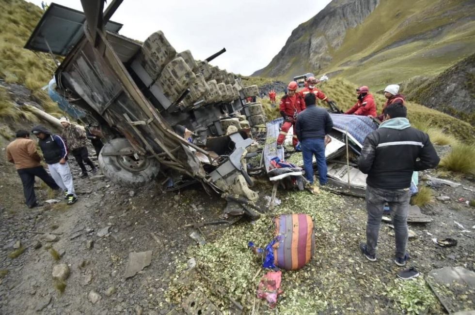 Al menos 15 fallecidos en accidente de un bus en La Paz