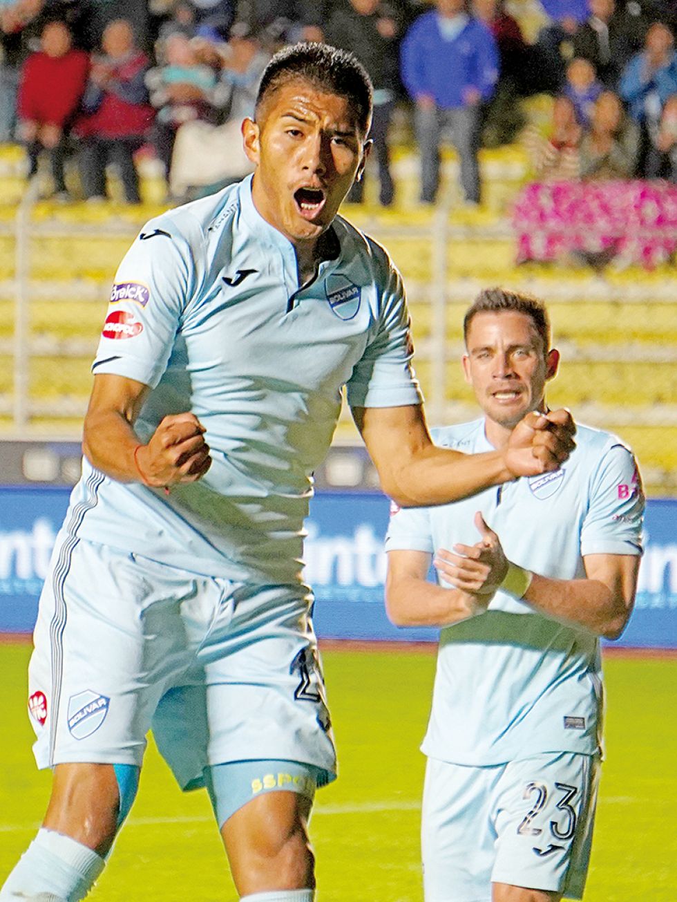 Erwin Saavedra festeja el segundo gol de Bolívar en el triunfo de anoche