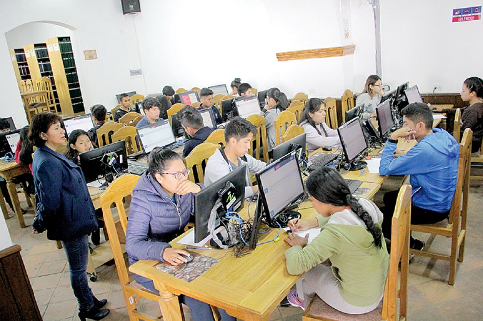 PRUEBA. Más de 6.000 estudiantes rindieron el examen de admisión directa ayer, martes.