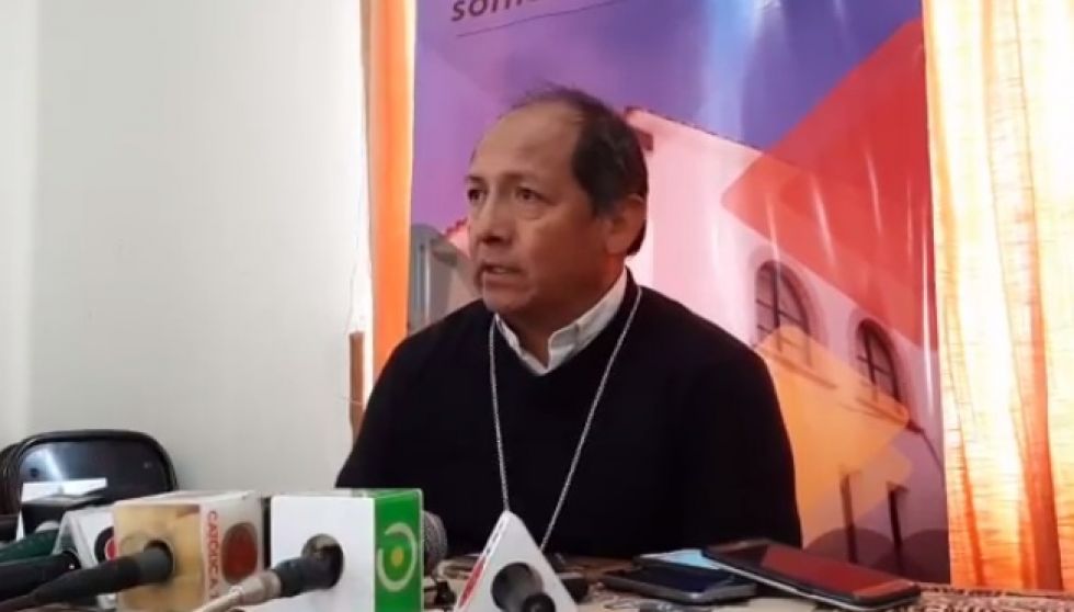 Monseñor Ricardo Centellas, durante su conferencia de prensa en Sucre este viernes.
