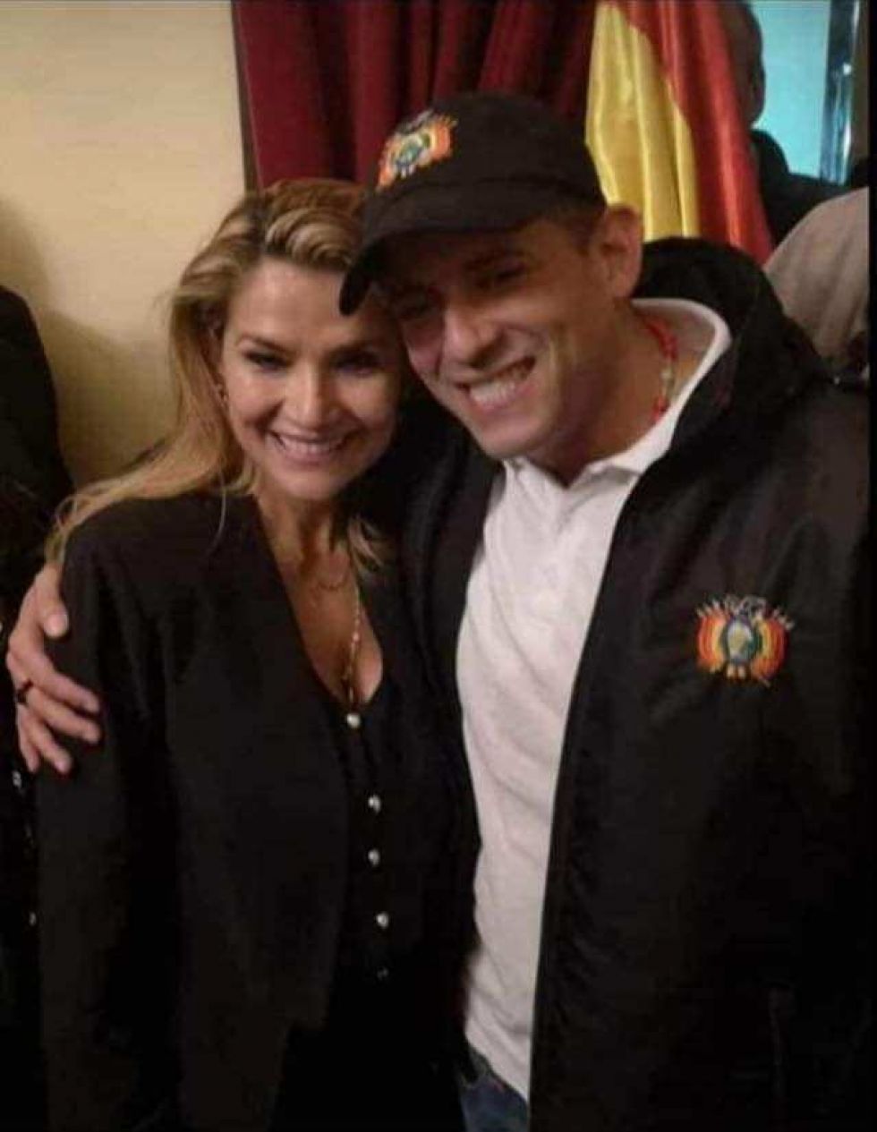 ENFRENTADOS. La presidenta Jeanine Áñez y el candidato de Creemos, Luis Fernando Camacho.