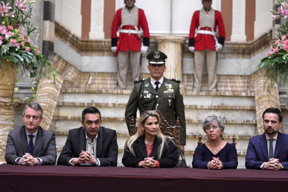 El acto entre el representante de la UE en Bolivia, León de la Torre, y el Gobierno de Bolivia.