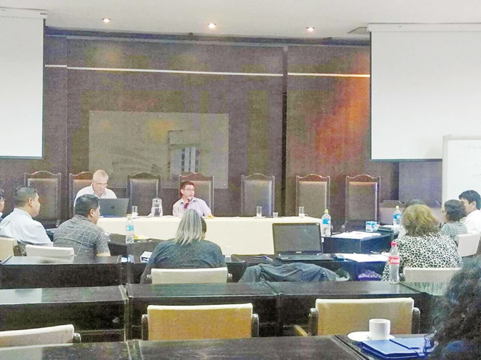 EVENTO. Los participantes en un simulacro de audiencia en la Escuela de Jueces del Estado.