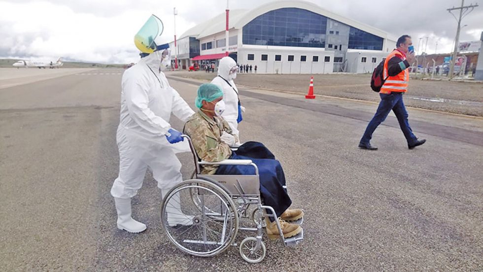 SIMULACRO. El aeropuerto probó su capacidad de respuesta ante un caso de coronavirus.