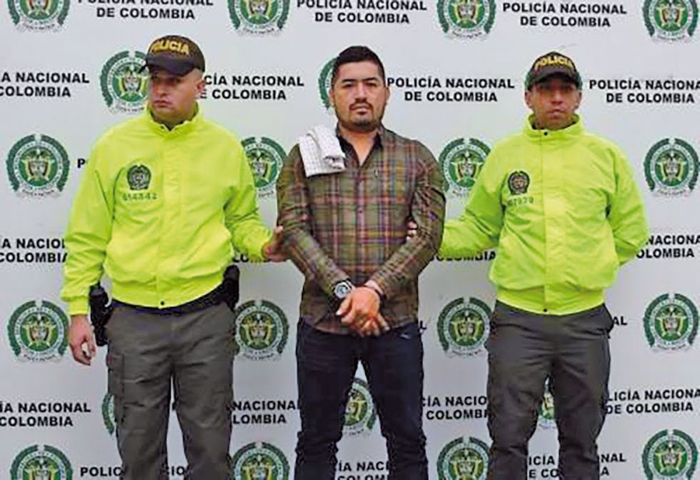 PRESENTACIÓN. "Contador", entre dos policías, lideraba a la banda "Los contadores".