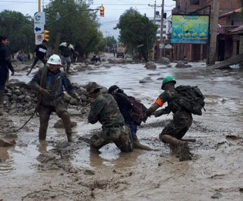 Hoy volvió a llover en Tiquqipaya, donde los trabajos no se detienen.