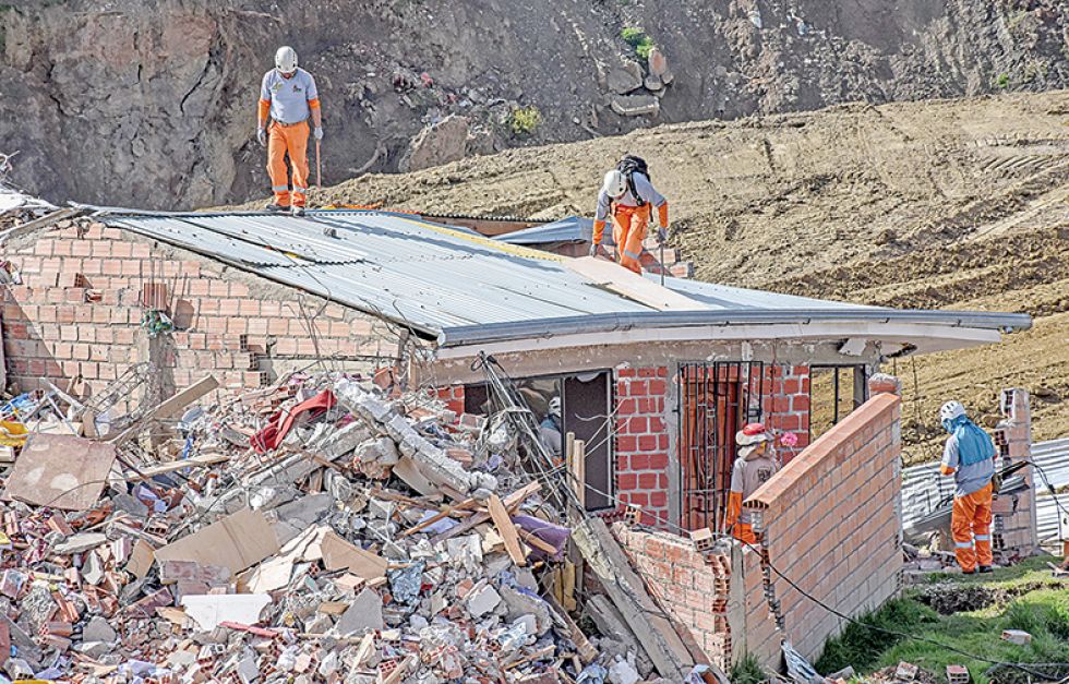 KELLA KELLA. Los constantes deslizamientos en distintas zonas paceñas preocupan al Gobierno.