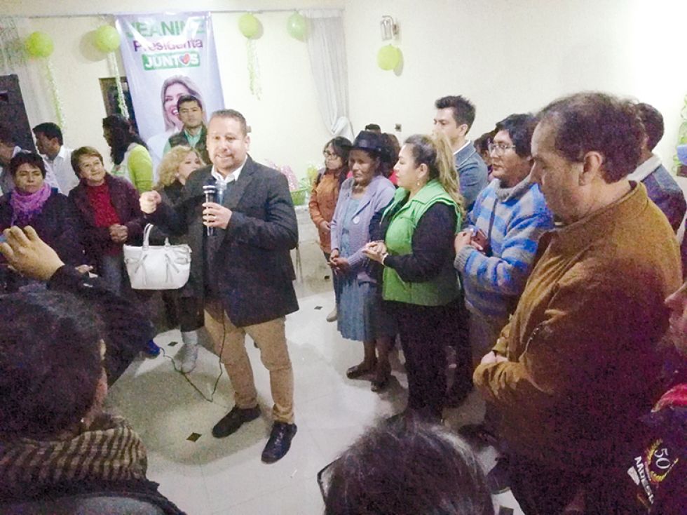 ELECCIONES. La alianza Juntos abrió ayer una casa de campaña en el centro de Sucre.