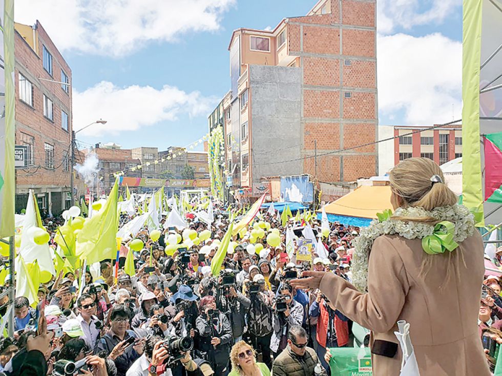 CAMPAÑA. La presidenta Áñez en la apertura de la primera casa de campaña de Juntos en El Alto.