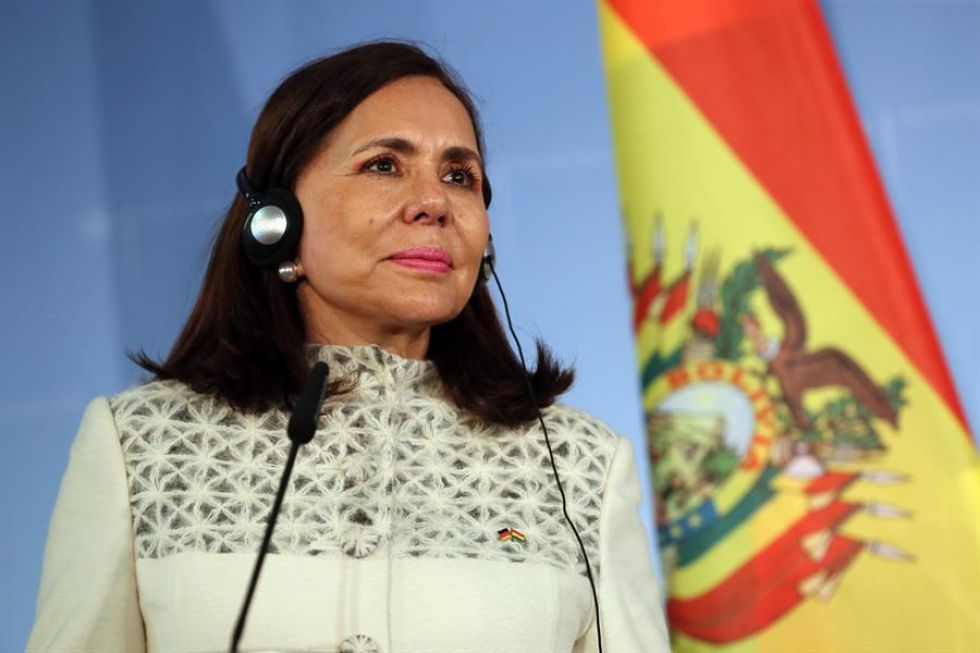 La ministra de Relaciones Exteriores, Karen Longaric, en una rueda de prensa en su visita a Berlín.