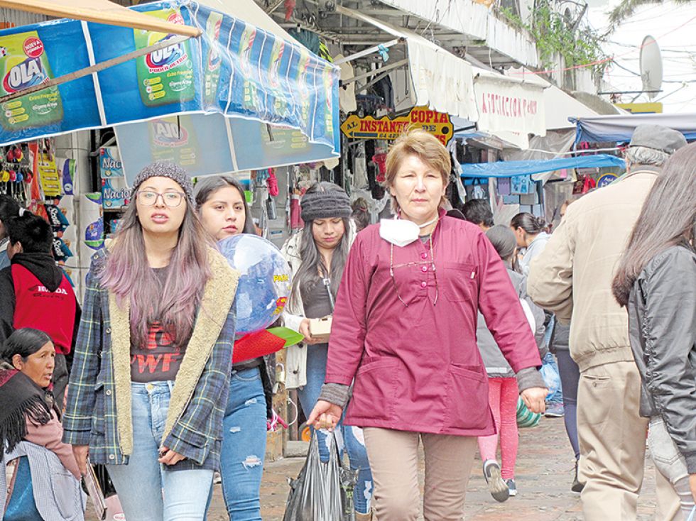 PANDEMIA. La población boliviana asume una serie de restricciones ante el riesgo sanitario.