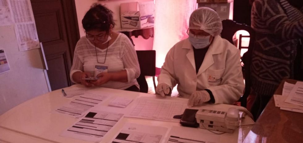 La atención en el centro de llamadas del Sedes que este miércoles se instaló en la Gobernación de Chuquisaca.