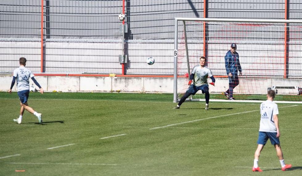 Jugadores del Bayern Munich, durante una sesión de entrenamiento en el terreno del Club en Munich, Baviera, Alemania, este 6 de abril.