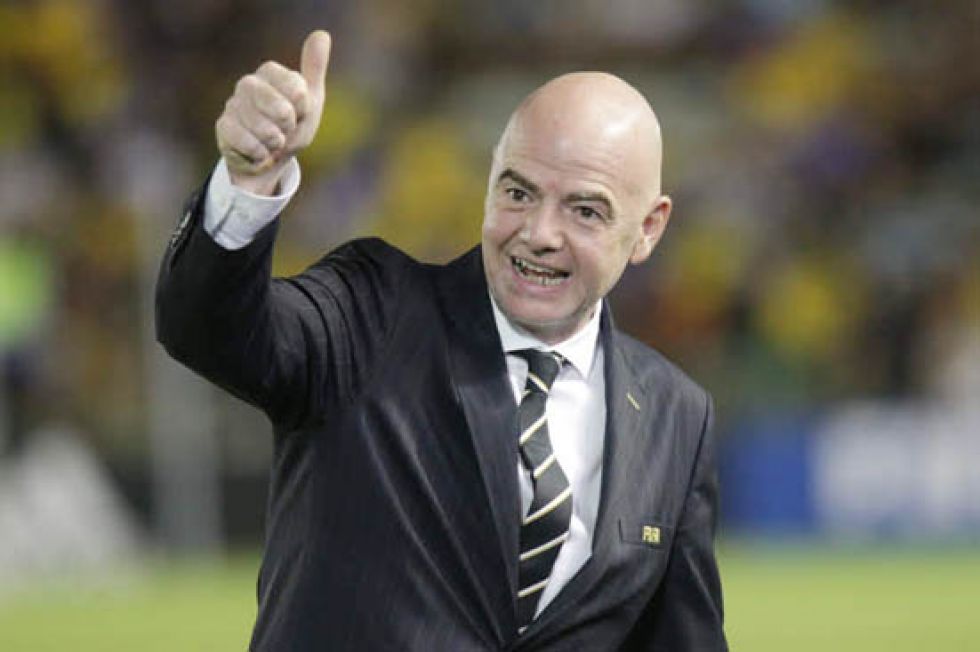 El presidente de la FIFA, Gianni Infantino, no cree que sea prudente que el balón vuelva a rodar.